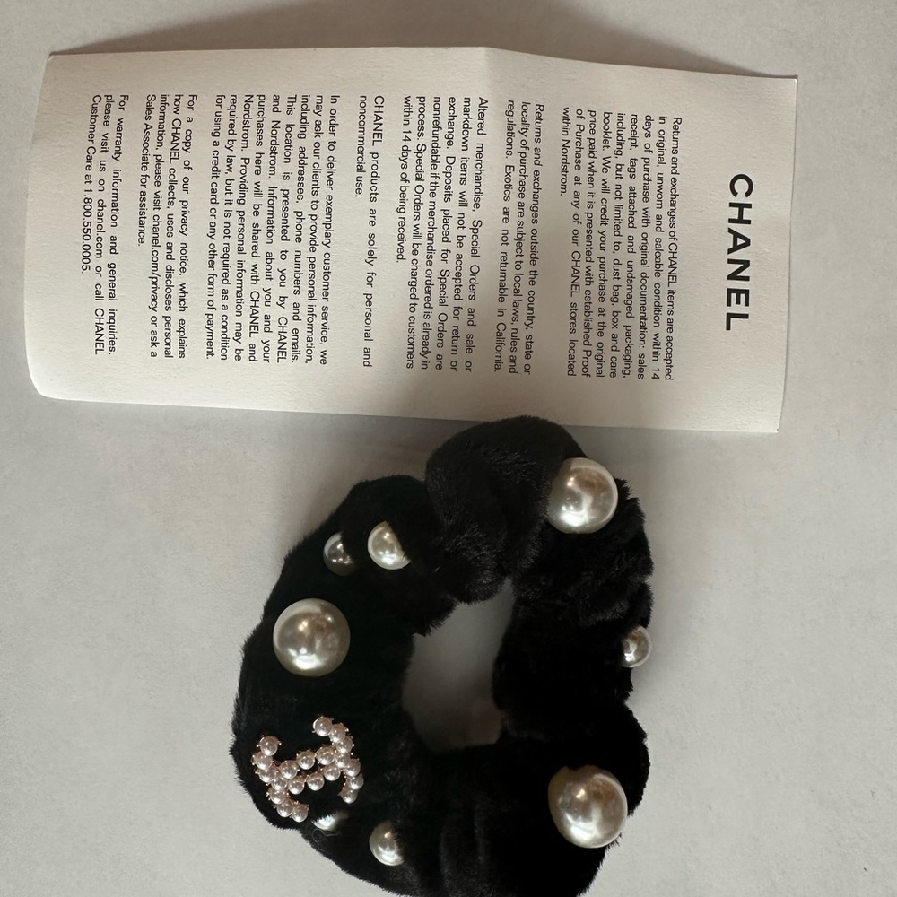CHANEL Black faux fur Scrunchie with Pearls